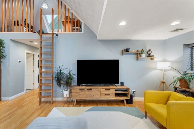 Building Photo - 890 Winthrop Ave