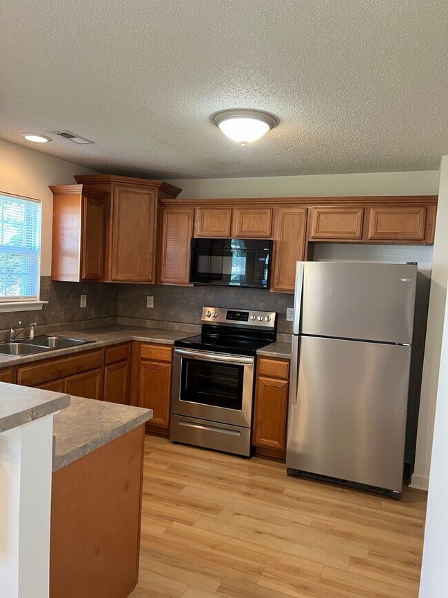 Foto del edificio - 173 Clusters Circle