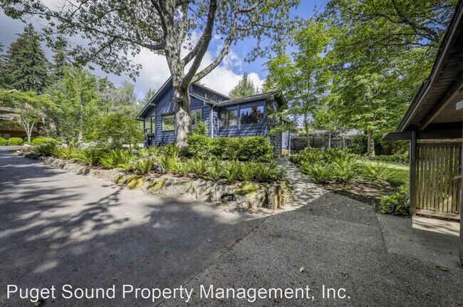 Building Photo - 1 br, 1.5 bath House - 460 Ericksen Avenue NE
