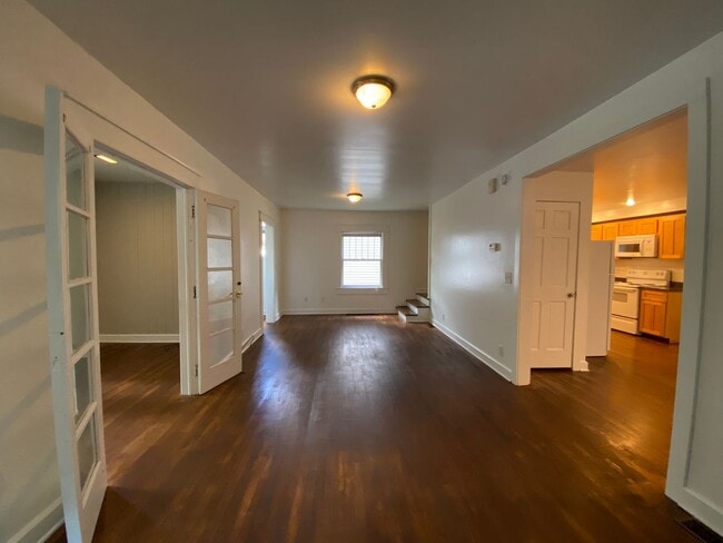 Building Photo - 609 E University St