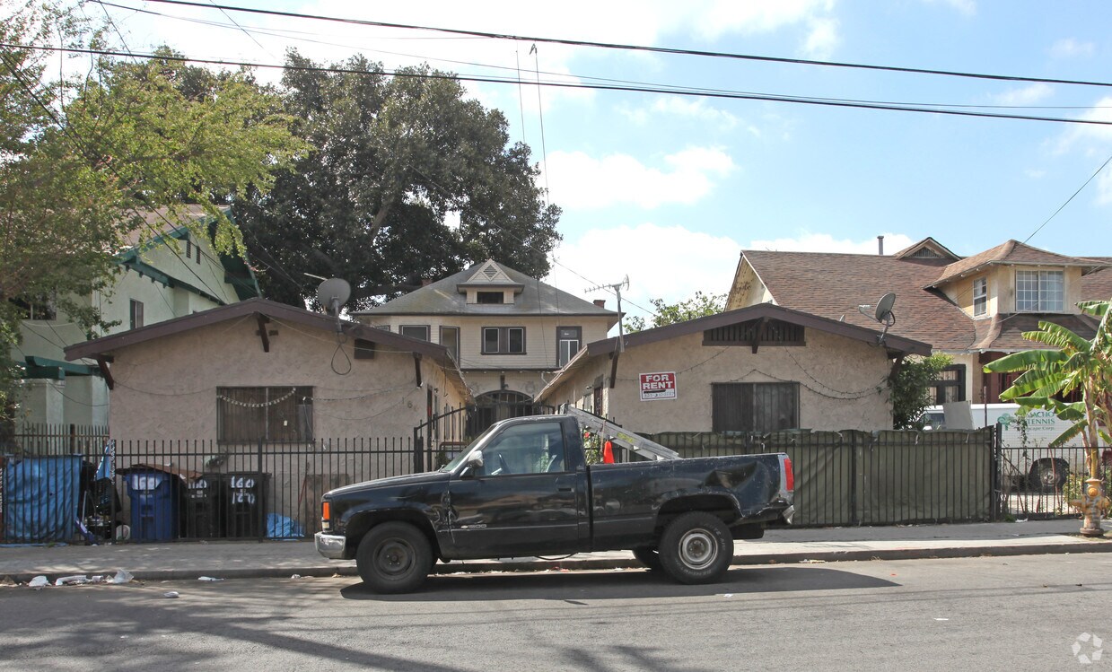Primary Photo - 156 E 35th St