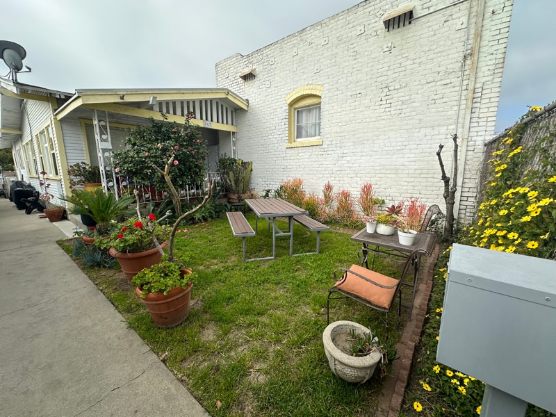 Primary Photo - 867 W 9th St