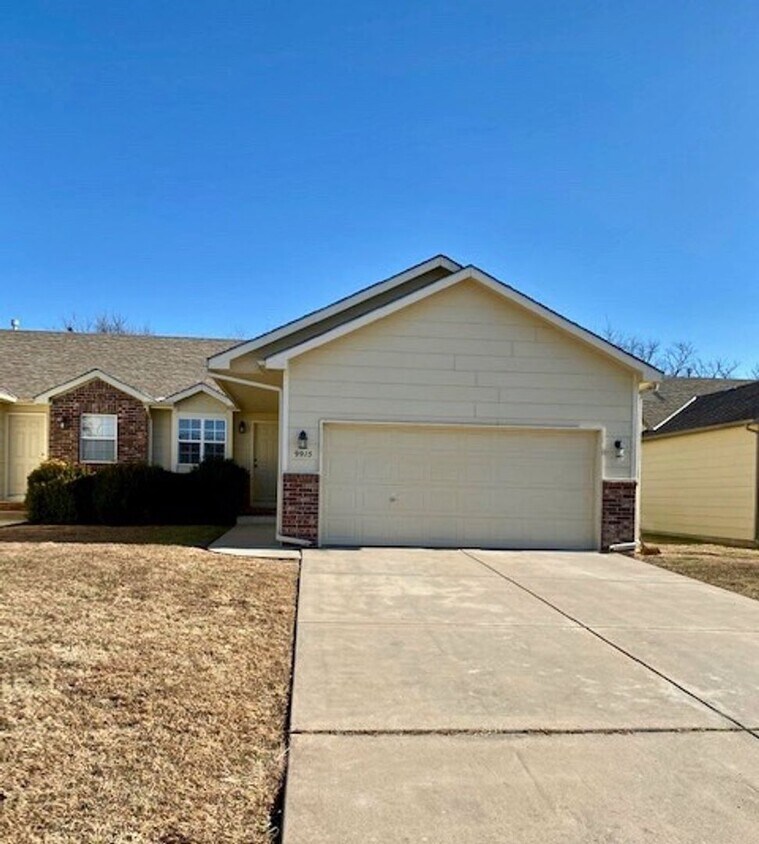Primary Photo - 3 Bedroom Duplex for Rent Close To Mcconne...
