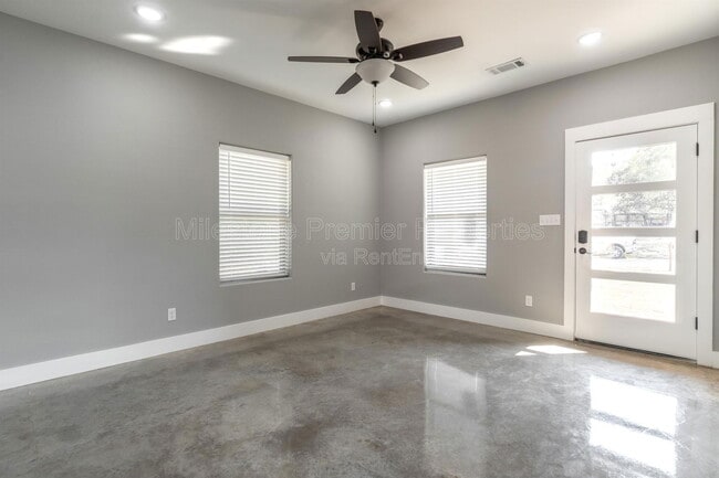 Building Photo - 1419 S 7th Ave