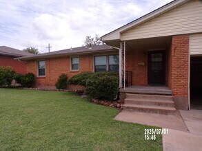 Building Photo - 3804 NW Bell Ave