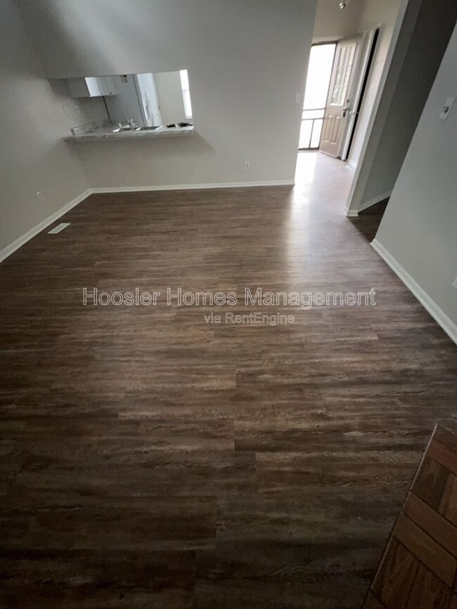 Foto del edificio - 5451 Carlton Ct