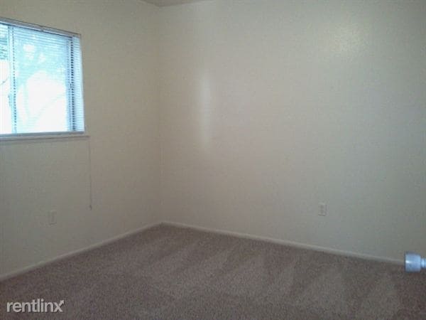 Building Photo - 413 Nagle St