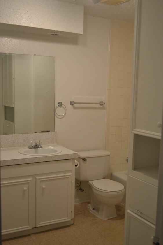 Primary Photo - 2221 Lavern St