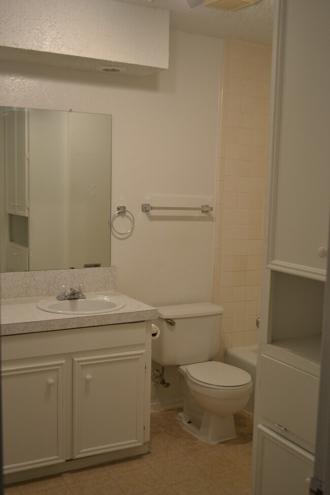 Photo - 2221 Lavern St Townhome