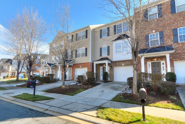 Building Photo - Beautiful 4 Bedroom 3.5 Bathroom 3 story t...