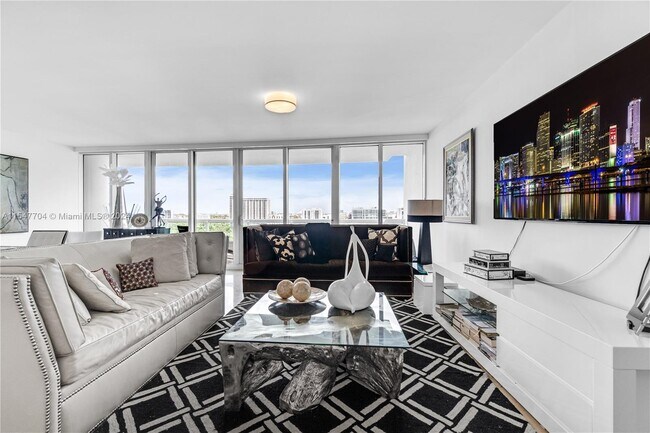 Building Photo - 1643 Brickell Ave