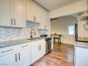 Building Photo - 570 Juneway Dr