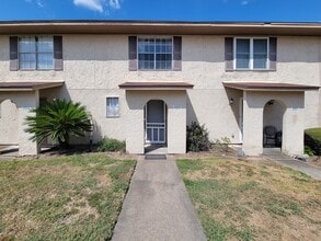 Building Photo - 1815 Country Village Blvd