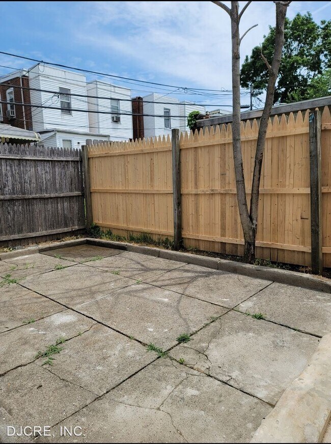 Foto del edificio - 4 br, 1.5 bath House - 6227 Christian St