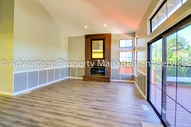 Building Photo - 3843 Cottonwood Dr