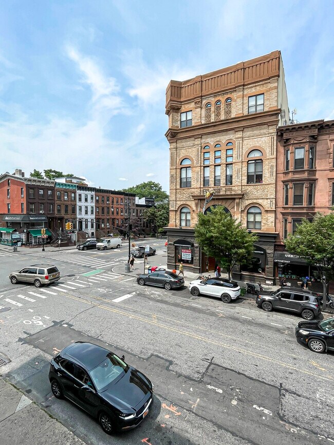 439 9th St - Outside - 439 9th St