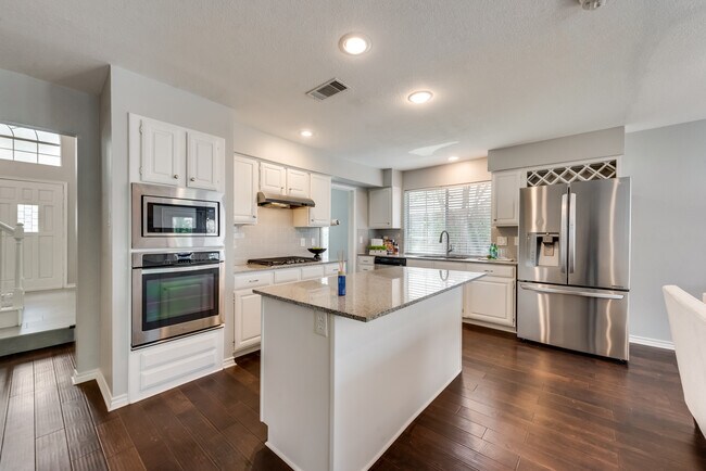 Building Photo - 4231 Crestedge Dr