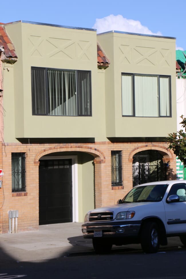 Building Photo - 1674 Palou Ave