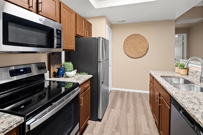 Building Photo - Lakeview At Parkside