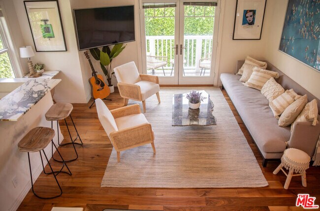 Foto del edificio - 2573 Beachwood Dr