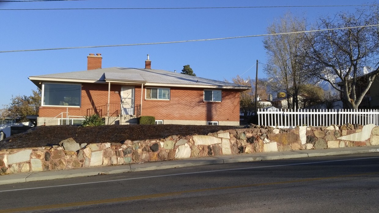 frente de la casa - 1088 400 S