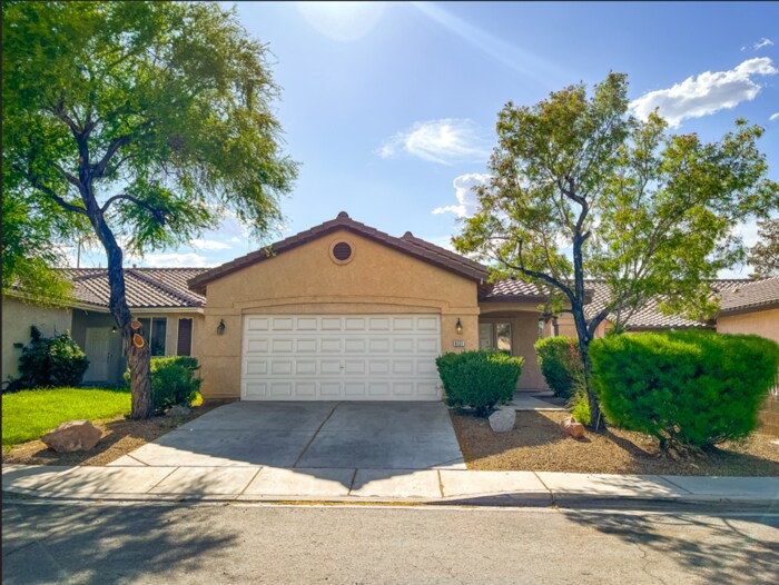 Foto principal - Charming Single-Story Home in a Prime Loca...