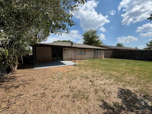 Foto del edificio - 2410 NW Saxon Cir