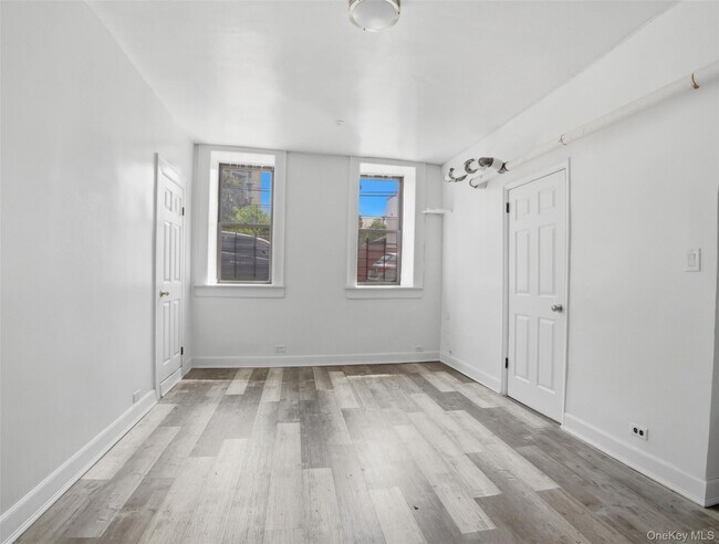 Foto del edificio - 762 Brady Ave