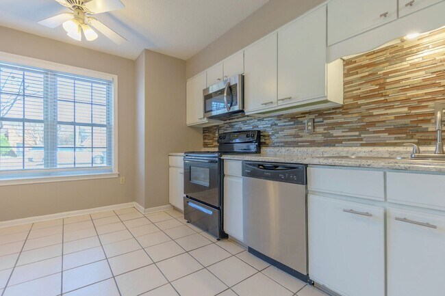 Building Photo - AVAILABLE FOR RENT SOON!! 6767 Kirby Lawn ...