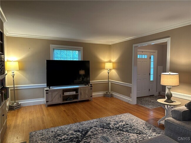 Foto del edificio - 308 W Locust St