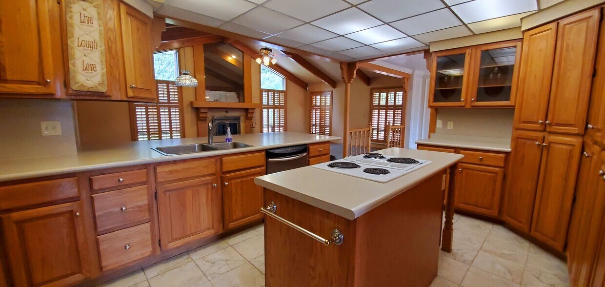 Foto principal - 4-Bedroom Home Near UVU & BYU
