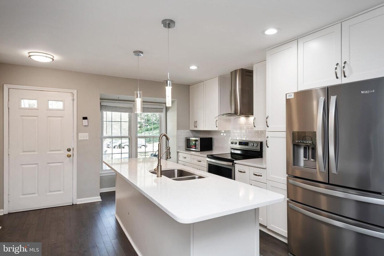 8550 Springfield Oaks Dr, Springfield, VA 22153 Townhome Rentals in