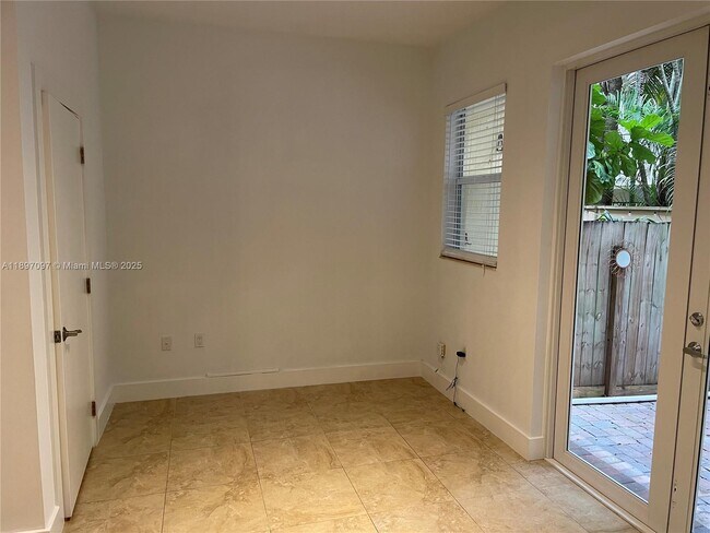 Foto del edificio - 2845 Coconut Ave