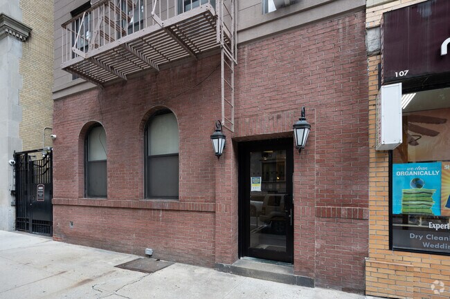 Entrance - 105 E 88th St