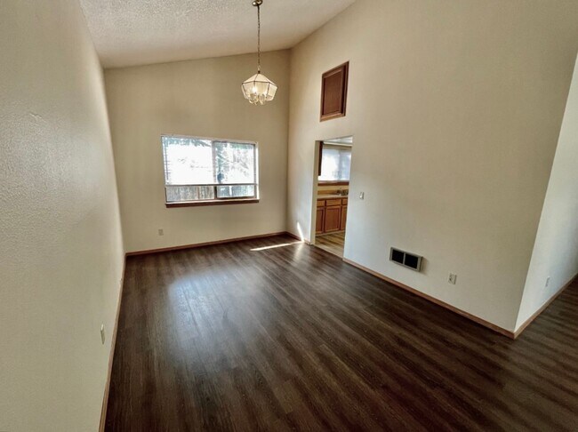 Building Photo - Price Reduced! Nice Mountain Park home, in...