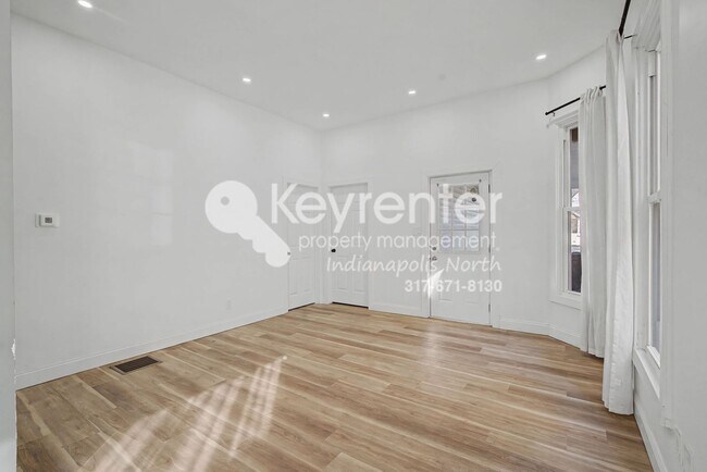 Photo - 906 Villa Ave House