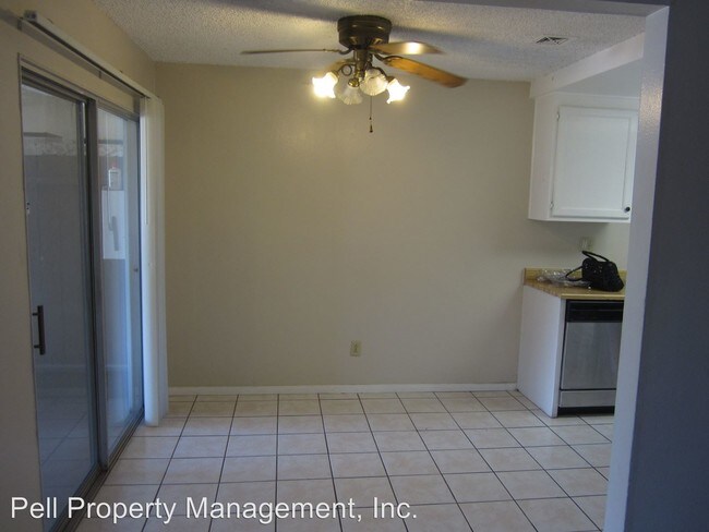 Foto del edificio - 448 Compton St