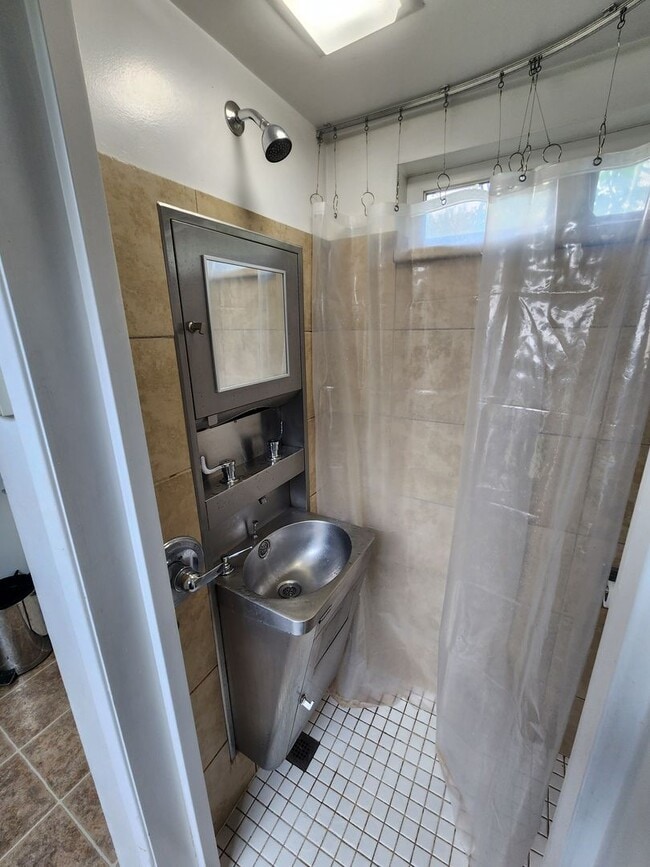 Building Photo - Tiny Home near U-Med
