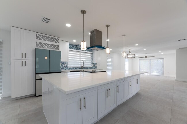 Foto del edificio - 13757 Cocoanut Ave