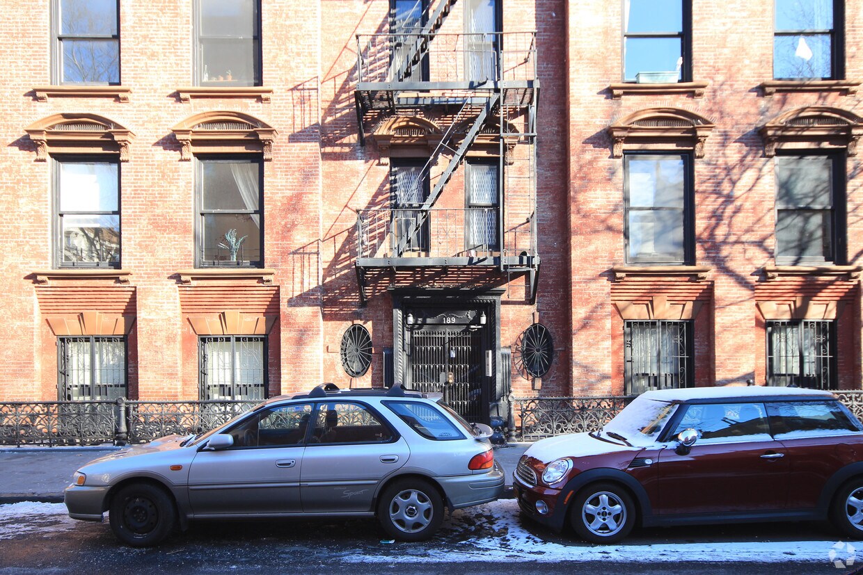 Building Photo - 189 Warren St