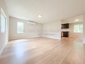 Building Photo - 132 Edgewood St