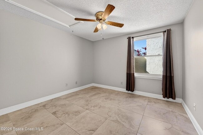 Building Photo - 737 Green Valley Ln