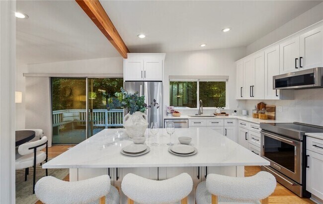 Foto del edificio - 201 165th Ave NE