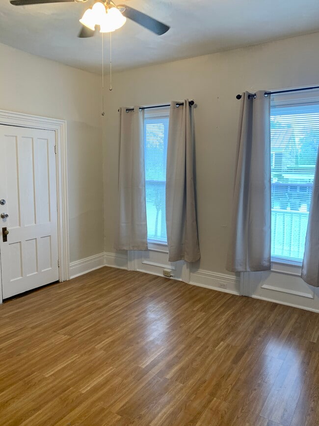 Building Photo - 422 W Dominick St