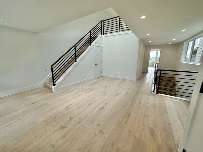 Building Photo - 507 Galer St