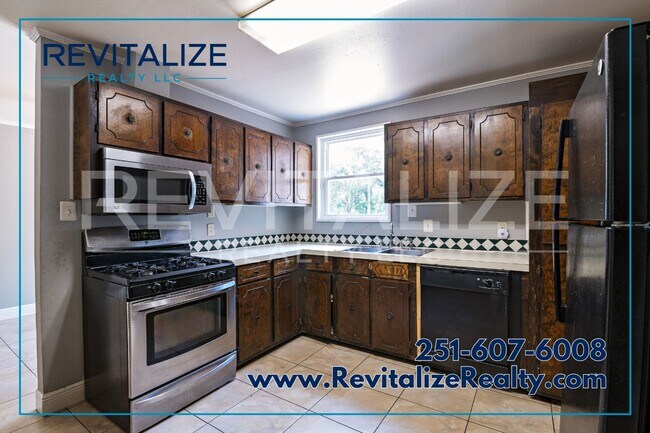 Building Photo - **Coming Soon!!** 3 Bedroom 1 Bathroom Hou...