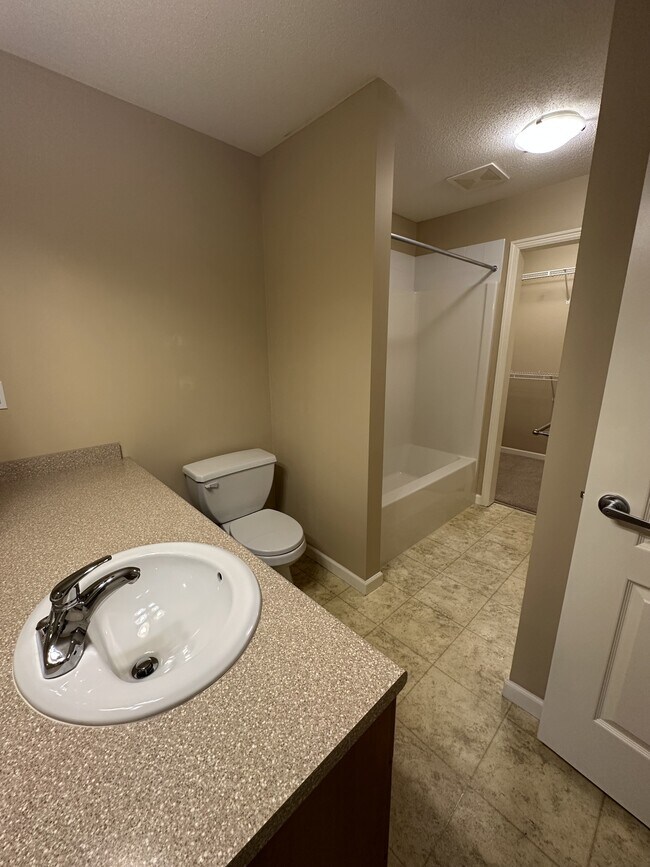 Building Photo - 7556-7556 Topaz Dr