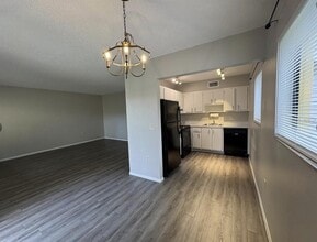 Building Photo - 2683 OAK PARK Way