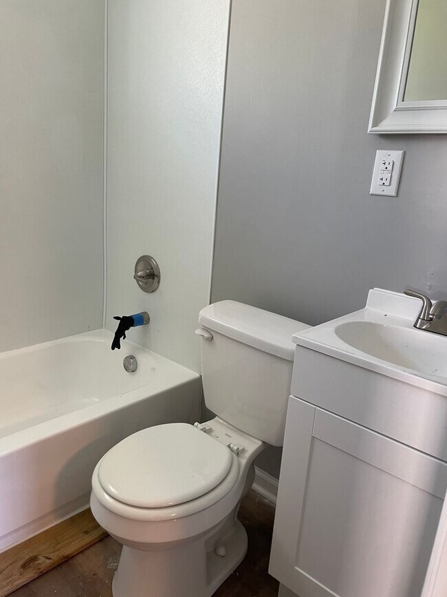 Foto del edificio - Renovated One Bedroom Duplex