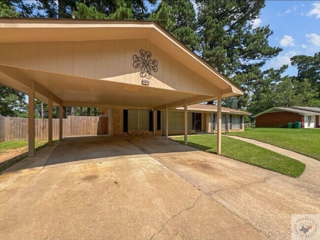 Foto del edificio - 3 Bedroom Single Family Home in Texarkana